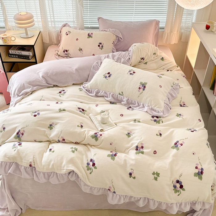 91家纺网 家纺一手货源 找家纺 昔可 2023新款韩系ins花边款牛奶绒四件套 紫色葡萄