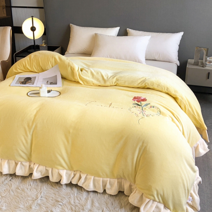 91家纺网 家纺一手货源 找家纺 7v 2023新款牛奶绒韩版花边刺绣被套法兰绒宝宝绒兔绒单被套 偏爱-嫩黄