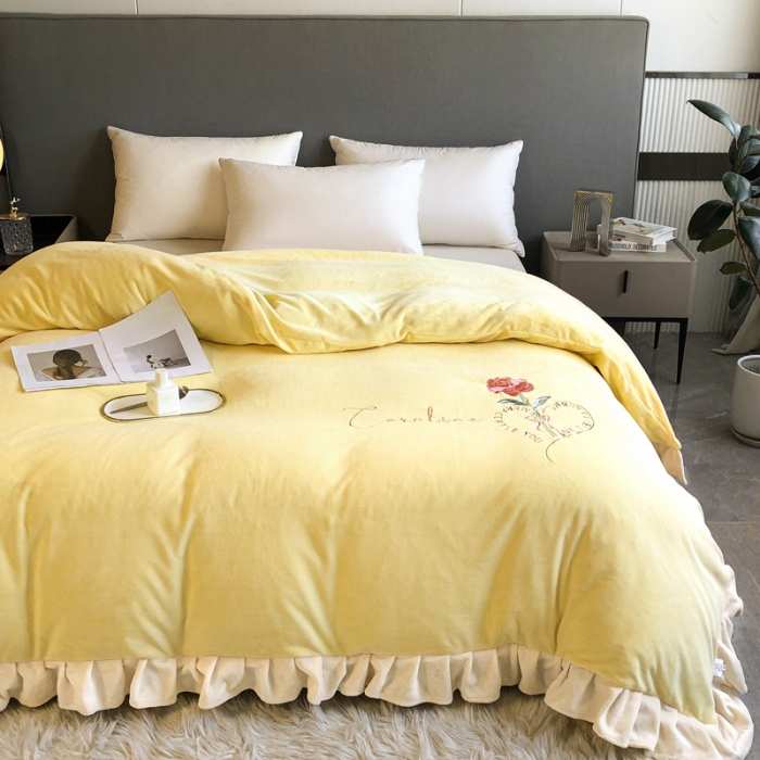 91家纺网 家纺一手货源 找家纺 7v 2023新款牛奶绒韩版花边刺绣被套法兰绒宝宝绒兔绒单被套 偏爱-嫩黄