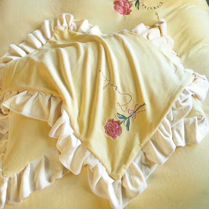 91家纺网 家纺一手货源 找家纺 7v 2023新款牛奶绒韩版花边刺绣被套法兰绒宝宝绒兔绒单被套 偏爱-嫩黄
