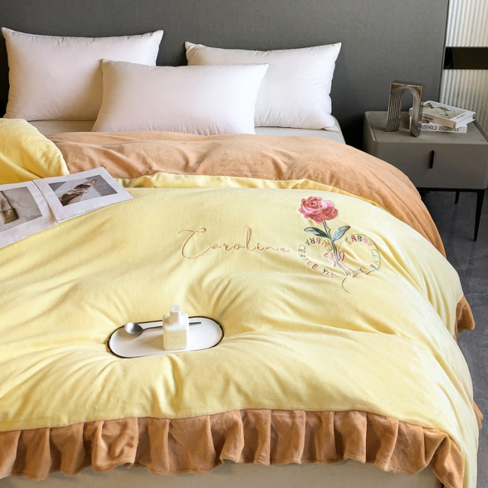 91家纺网 家纺一手货源 找家纺 7v 2023新款牛奶绒韩版花边刺绣被套法兰绒宝宝绒兔绒单被套 偏爱-嫩黄+浅驼