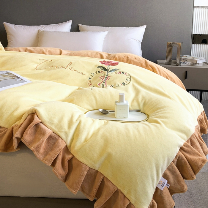 91家纺网 家纺一手货源 找家纺 7v 2023新款牛奶绒韩版花边刺绣被套法兰绒宝宝绒兔绒单被套 偏爱-嫩黄+浅驼