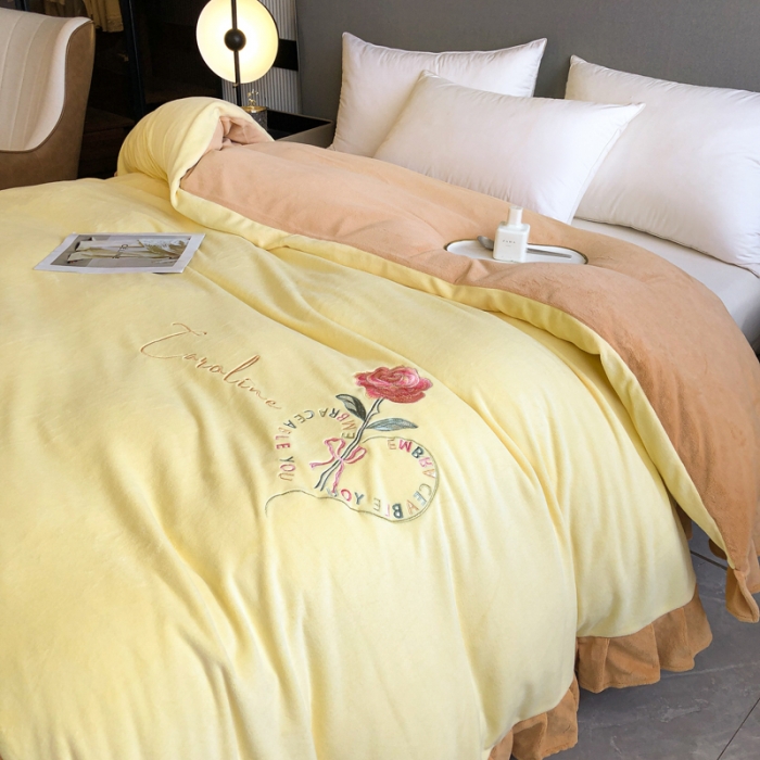 91家纺网 家纺一手货源 找家纺 7v 2023新款牛奶绒韩版花边刺绣被套法兰绒宝宝绒兔绒单被套 偏爱-嫩黄+浅驼