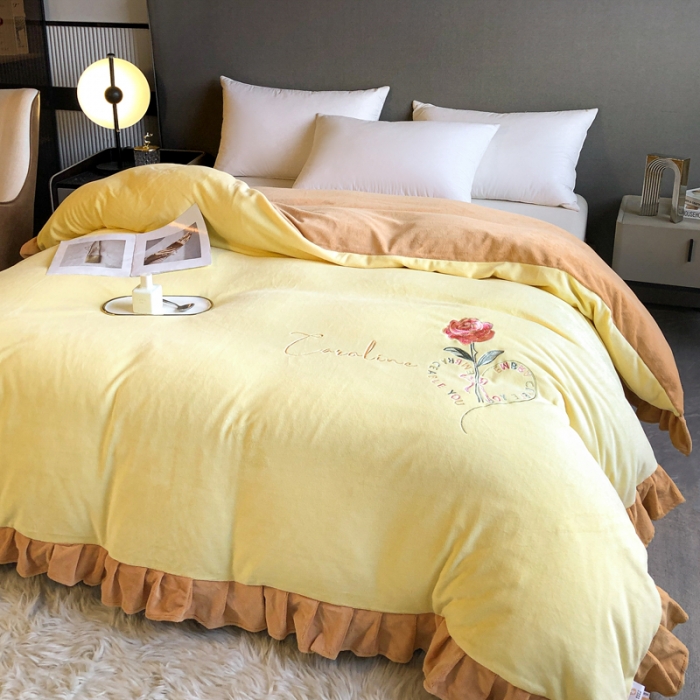 91家纺网 家纺一手货源 找家纺 7v 2023新款牛奶绒韩版花边刺绣被套法兰绒宝宝绒兔绒单被套 偏爱-嫩黄+浅驼