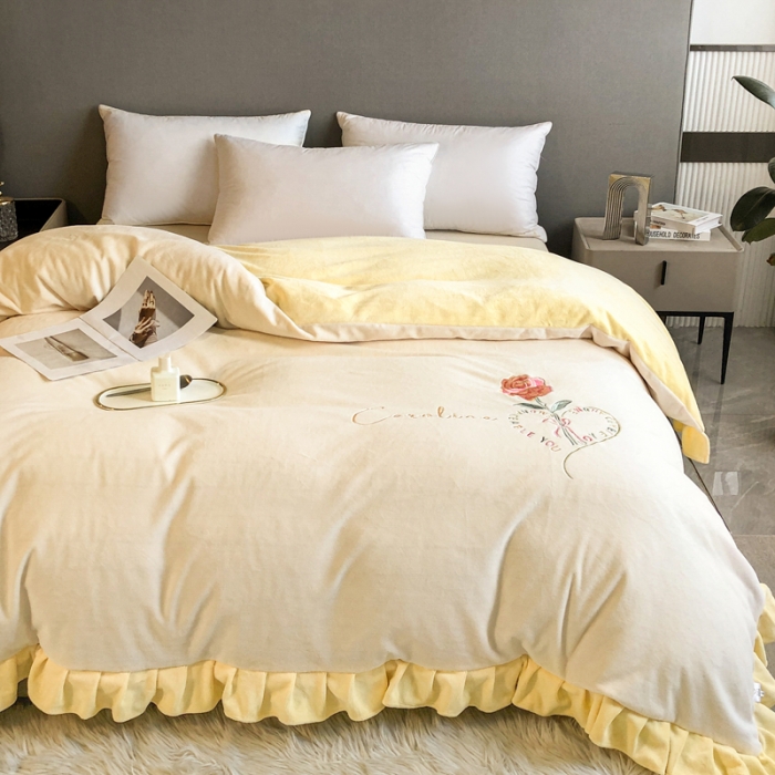 91家纺网 家纺一手货源 找家纺 7v 2023新款牛奶绒韩版花边刺绣被套法兰绒宝宝绒兔绒单被套 偏爱-暖白+嫩黄