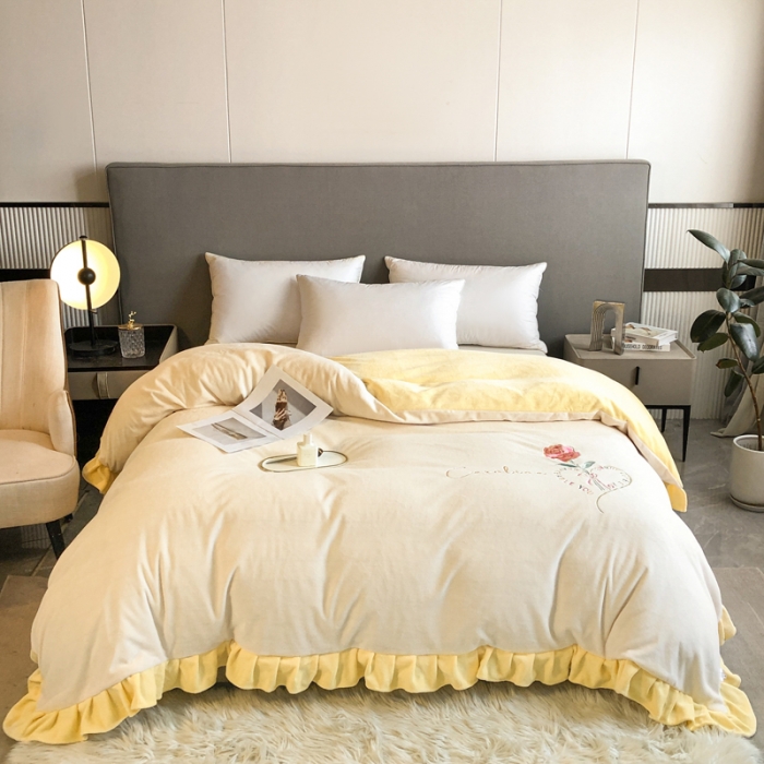 91家纺网 家纺一手货源 找家纺 7v 2023新款牛奶绒韩版花边刺绣被套法兰绒宝宝绒兔绒单被套 偏爱-暖白+嫩黄