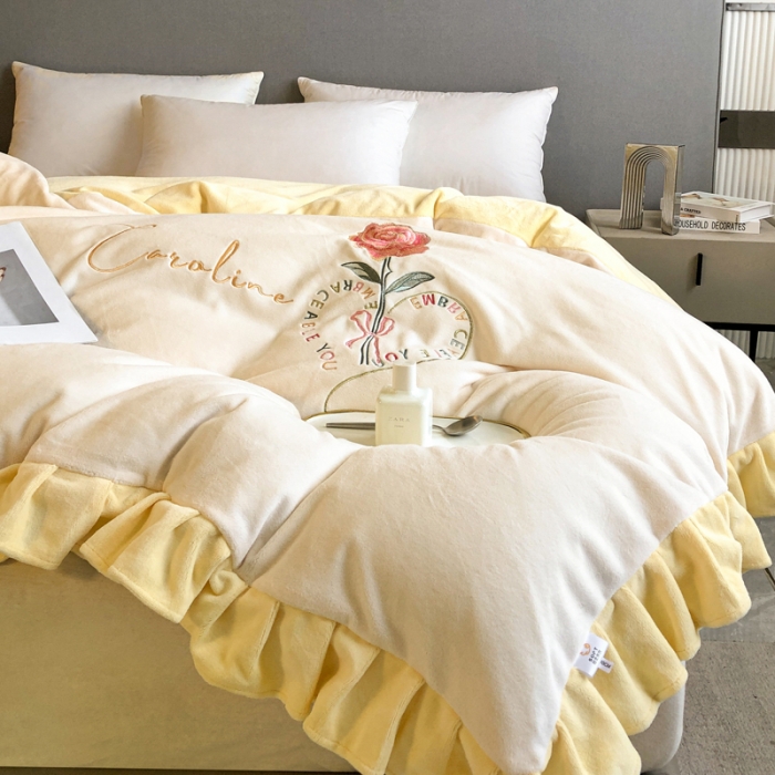 91家纺网 家纺一手货源 找家纺 7v 2023新款牛奶绒韩版花边刺绣被套法兰绒宝宝绒兔绒单被套 偏爱-暖白+嫩黄