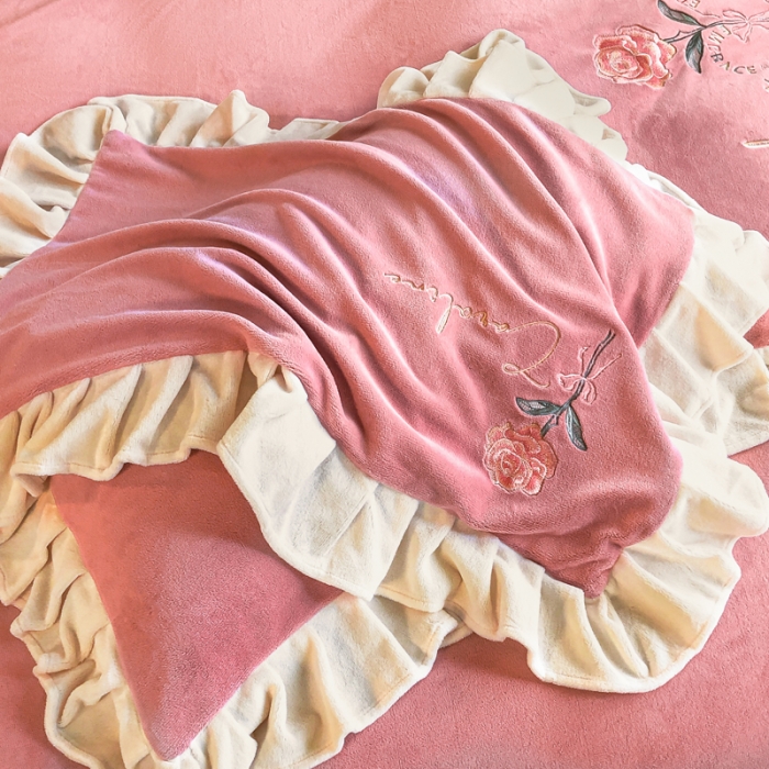 91家纺网 家纺一手货源 找家纺 7v 2023牛奶绒韩版花边刺绣被套法兰绒宝宝绒兔绒单被套 偏爱-浅粉