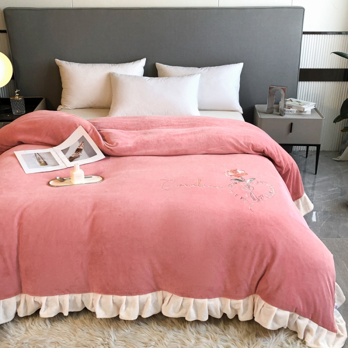 91家纺网 家纺一手货源 找家纺 7v 2023牛奶绒韩版花边刺绣被套法兰绒宝宝绒兔绒单被套 偏爱-浅粉