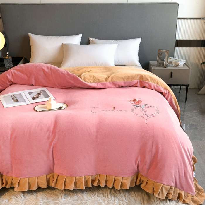 91家纺网 家纺一手货源 找家纺 7v 2023新款牛奶绒韩版花边刺绣被套法兰绒宝宝绒兔绒单被套 偏爱-浅粉+浅驼