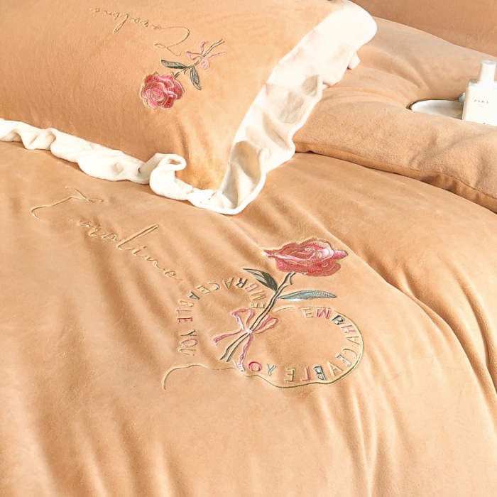 91家纺网 家纺一手货源 找家纺 7v 2023新款牛奶绒韩版花边刺绣被套法兰绒宝宝绒兔绒单被套 偏爱-浅驼