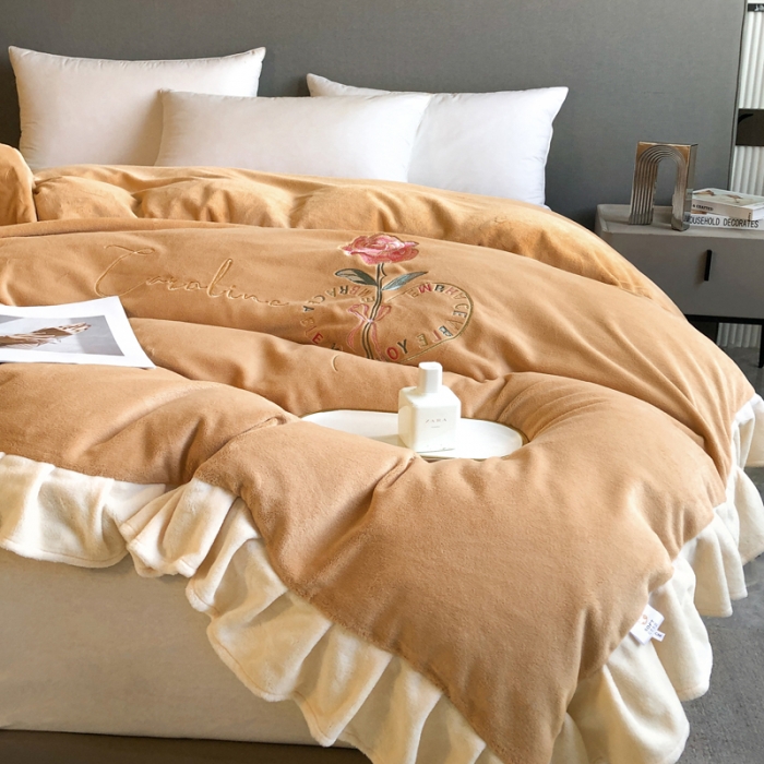 91家纺网 家纺一手货源 找家纺 7v 2023新款牛奶绒韩版花边刺绣被套法兰绒宝宝绒兔绒单被套 偏爱-浅驼