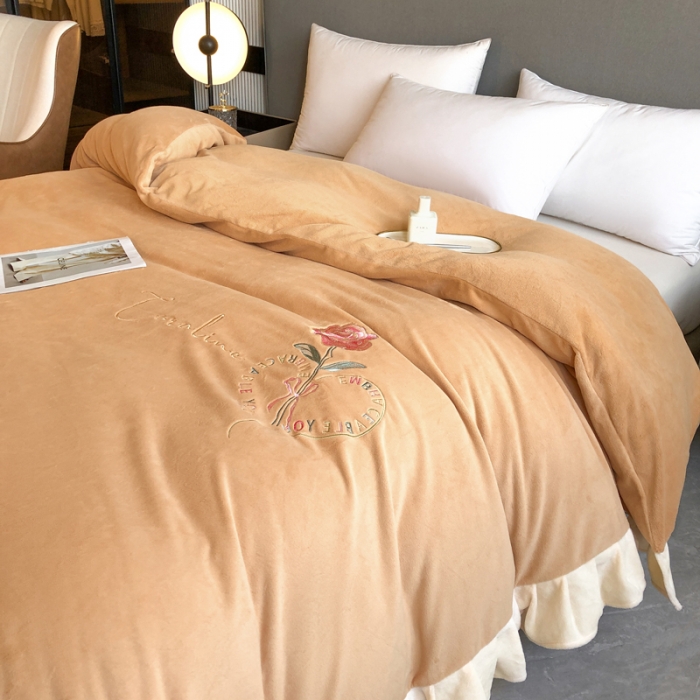 91家纺网 家纺一手货源 找家纺 7v 2023新款牛奶绒韩版花边刺绣被套法兰绒宝宝绒兔绒单被套 偏爱-浅驼