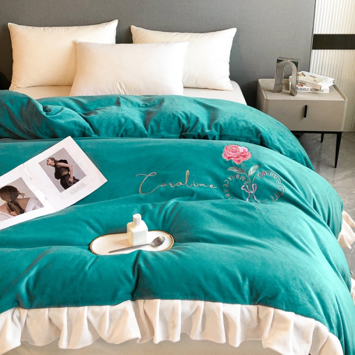 91家纺网 家纺一手货源 找家纺 7v 2023新款牛奶绒韩版花边刺绣被套法兰绒宝宝绒兔绒单被套 偏爱-雾绿