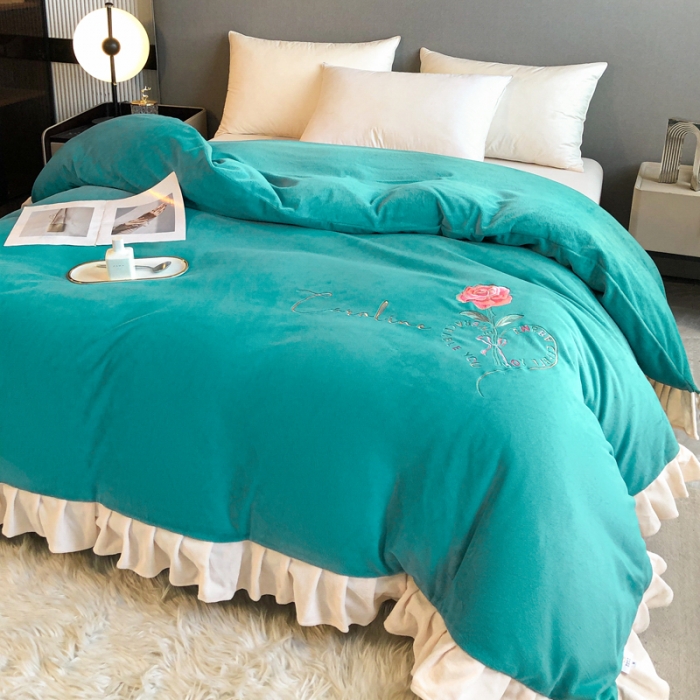 91家纺网 家纺一手货源 找家纺 7v 2023新款牛奶绒韩版花边刺绣被套法兰绒宝宝绒兔绒单被套 偏爱-雾绿