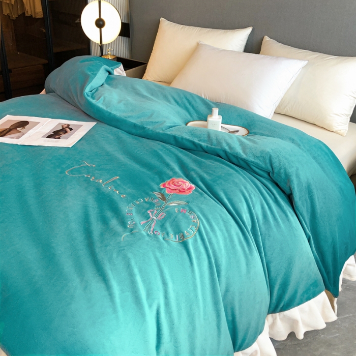 91家纺网 家纺一手货源 找家纺 7v 2023新款牛奶绒韩版花边刺绣被套法兰绒宝宝绒兔绒单被套 偏爱-雾绿