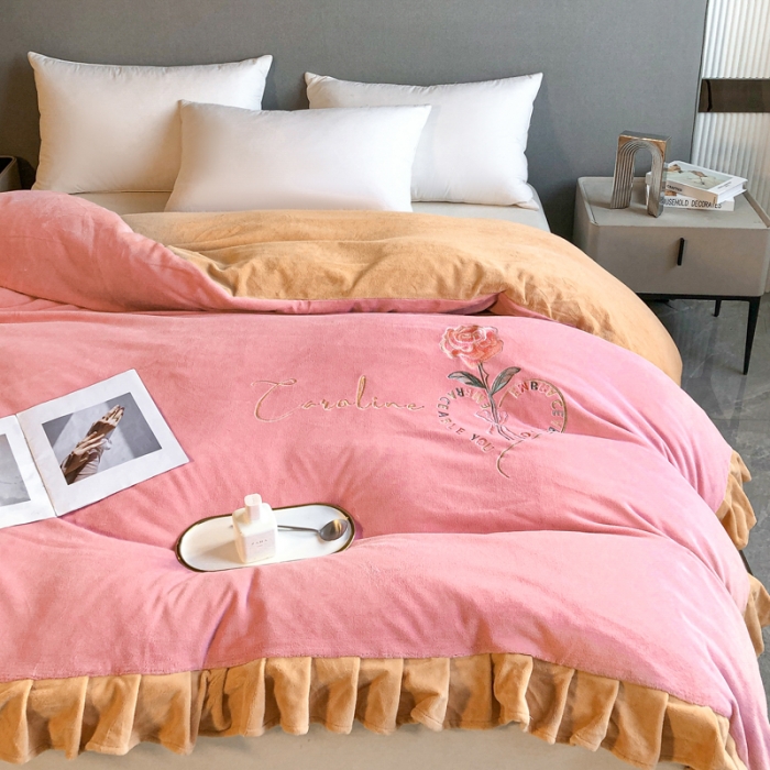 91家纺网 家纺一手货源 找家纺 7v 2023新款牛奶绒韩版花边刺绣被套法兰绒宝宝绒兔绒单被套 偏爱-浅粉+浅驼