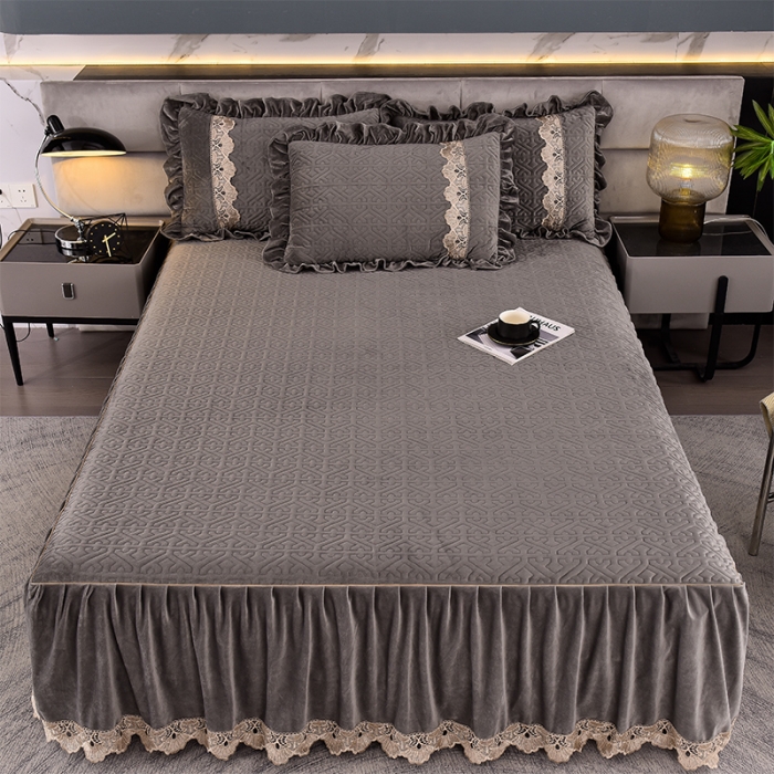 91家纺网 家纺一手货源 找家纺 （总）忘忧草 2023新款安娜系列婴儿绒夹棉浪漫花边床裙