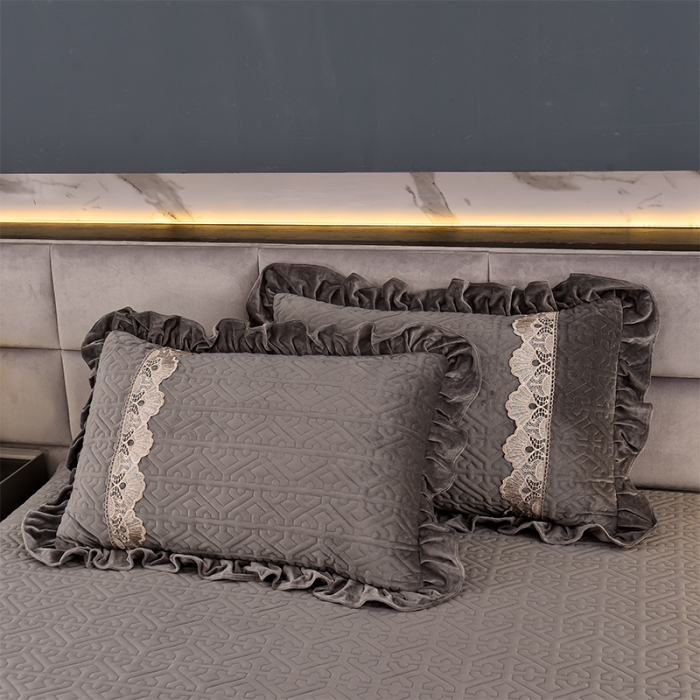 91家纺网 家纺一手货源 找家纺 忘忧草 2023新款安娜系列婴儿绒夹棉浪漫花边床裙 安娜-高级灰