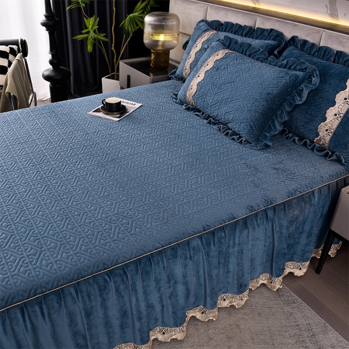 91家纺网 家纺一手货源 找家纺 忘忧草 2023新款安娜系列婴儿绒夹棉浪漫花边床裙 安娜-梦幻蓝