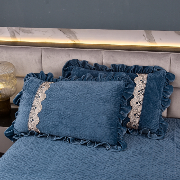 91家纺网 家纺一手货源 找家纺 忘忧草 2023新款安娜系列婴儿绒夹棉浪漫花边床裙 安娜-梦幻蓝