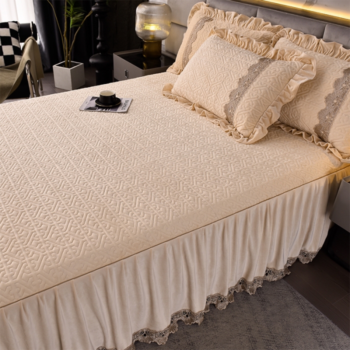 91家纺网 家纺一手货源 找家纺 忘忧草 2023新款安娜系列婴儿绒夹棉浪漫花边床裙 安娜-浅米驼