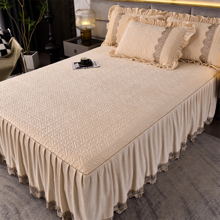 91家纺网 家纺一手货源 找家纺 忘忧草 2023新款安娜系列婴儿绒夹棉浪漫花边床裙 安娜-浅米驼