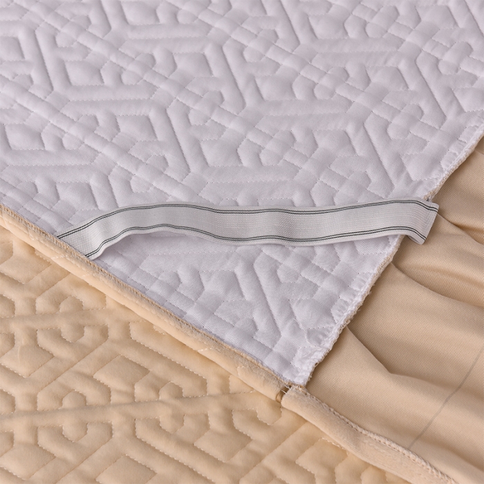 91家纺网 家纺一手货源 找家纺 忘忧草 2023新款安娜系列婴儿绒夹棉浪漫花边床裙 安娜-浅米驼