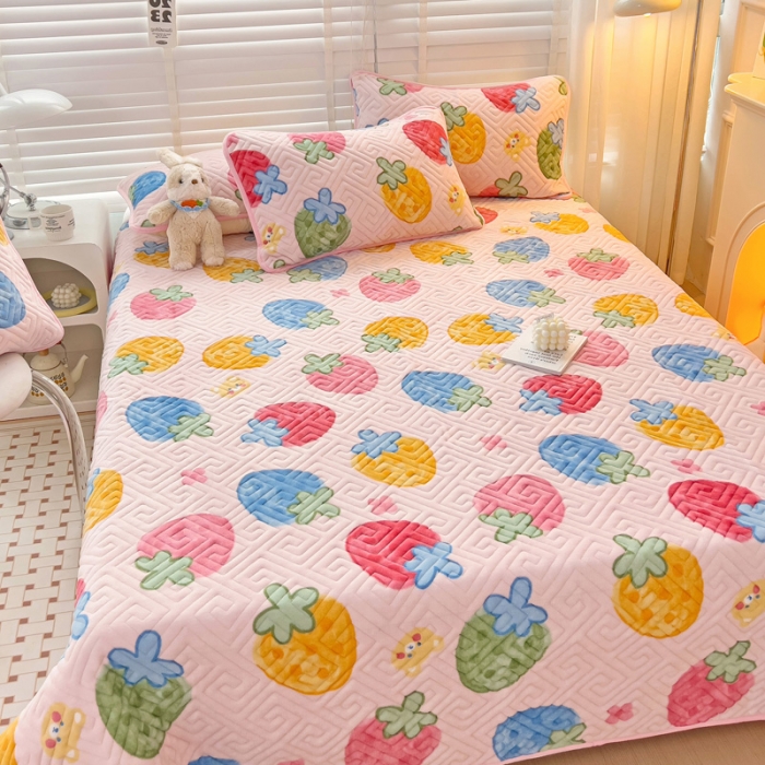 91家纺网 家纺一手货源 找家纺 羽爱 2024新款棉加绒床盖套件 草莓乐园