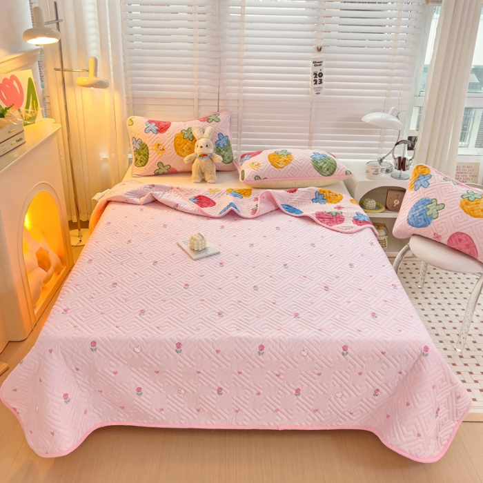 91家纺网 家纺一手货源 找家纺 羽爱 2024新款棉加绒床盖套件 草莓乐园