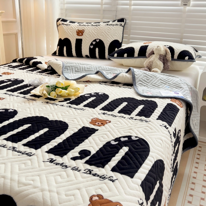 91家纺网 家纺一手货源 找家纺 羽爱 2024新款棉加绒床盖套件 迷你熊-黑