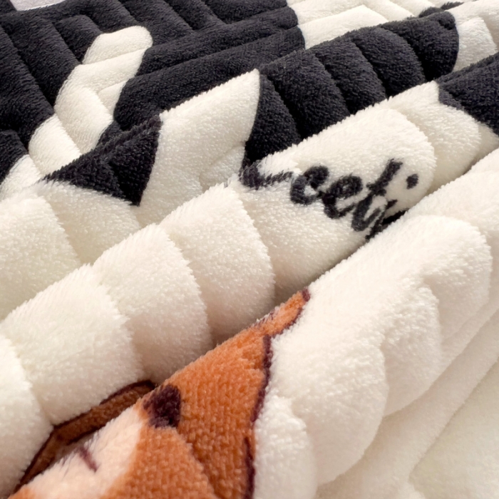 91家纺网 家纺一手货源 找家纺 羽爱 2024新款棉加绒床盖套件 迷你熊-黑