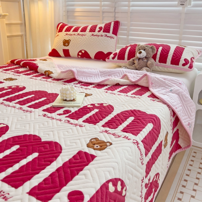 91家纺网 家纺一手货源 找家纺 羽爱 2024新款棉加绒床盖套件 迷你熊-红