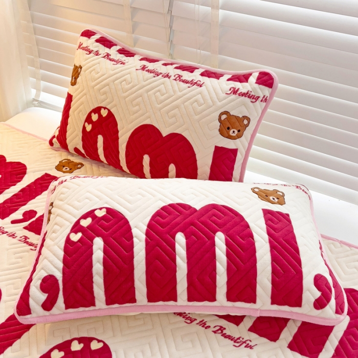 91家纺网 家纺一手货源 找家纺 羽爱 2024新款棉加绒床盖套件 迷你熊-红