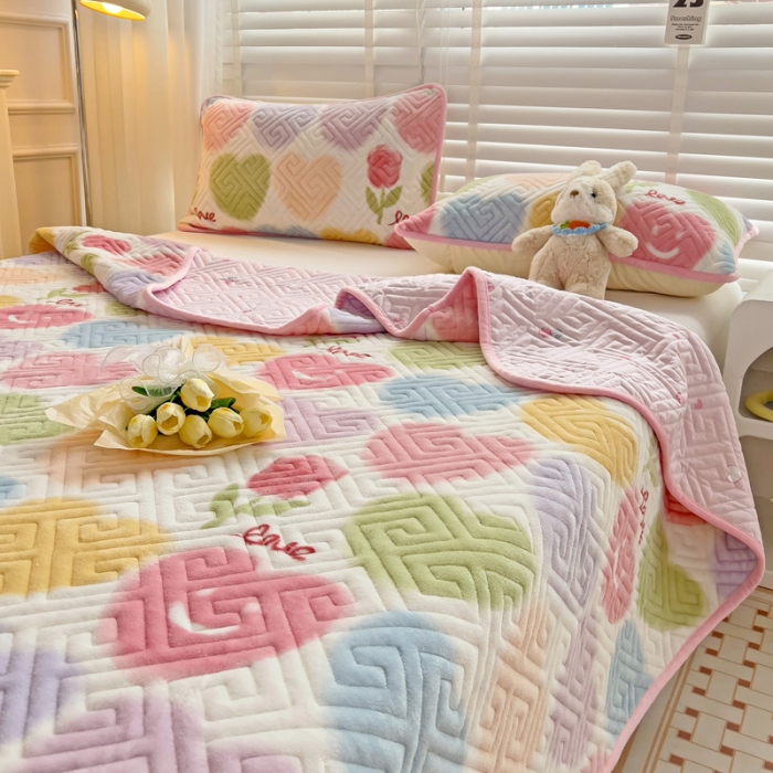 91家纺网 家纺一手货源 找家纺 羽爱 2024新款棉加绒床盖套件 七彩爱心