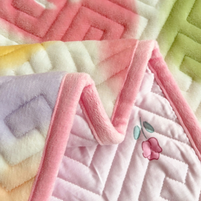 91家纺网 家纺一手货源 找家纺 羽爱 2024新款棉加绒床盖套件 七彩爱心