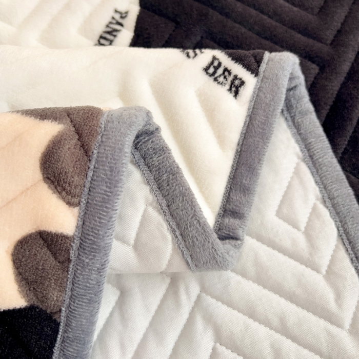 91家纺网 家纺一手货源 找家纺 羽爱 2024新款棉加绒床盖套件 熊猫宝贝