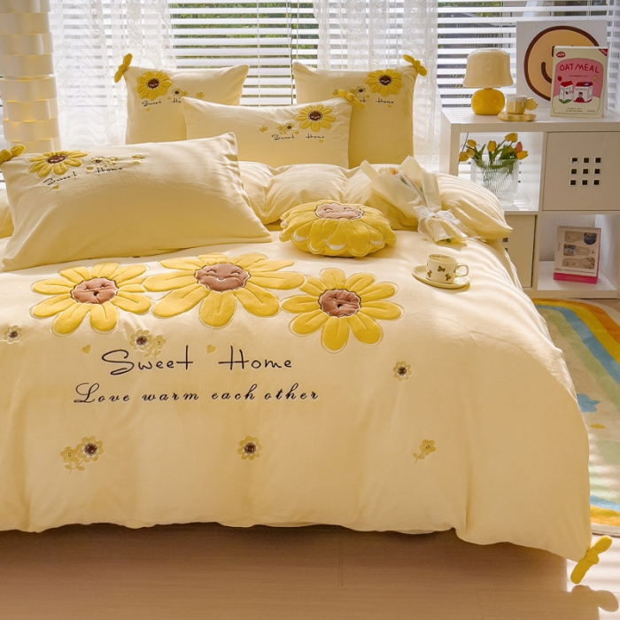 91家纺网 家纺一手货源 找家纺 （总）品家居 2025新款牛奶绒贴布绣四件套-向阳花开