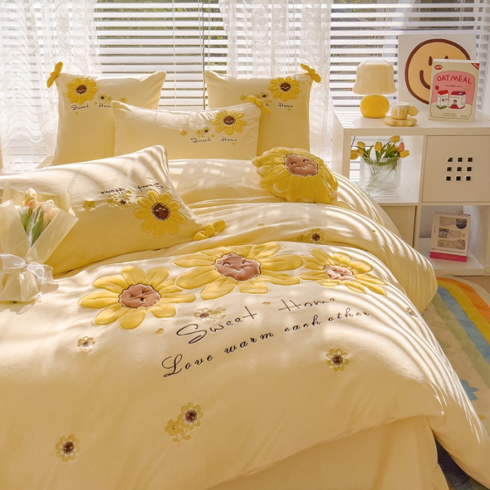 91家纺网 家纺一手货源 找家纺 （总）品家居 2025新款牛奶绒贴布绣四件套-向阳花开