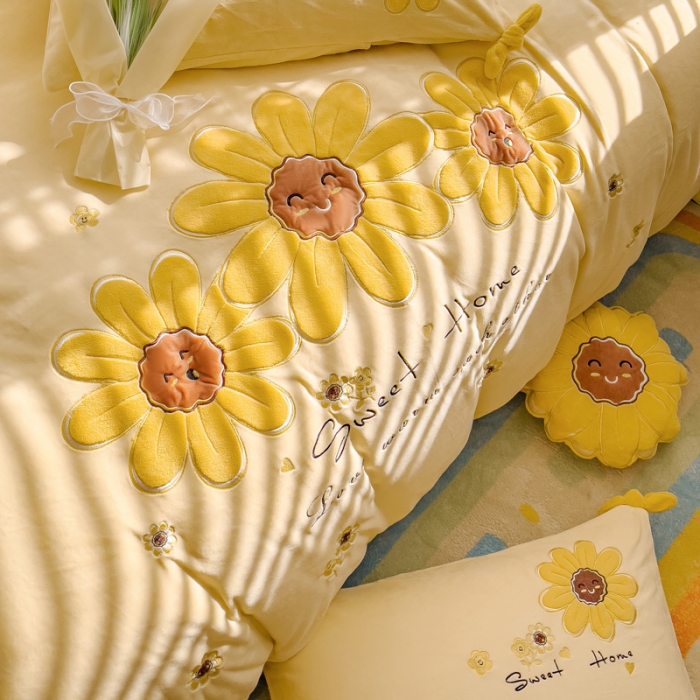 91家纺网 家纺一手货源 找家纺 （总）品家居 2025新款牛奶绒贴布绣四件套-向阳花开