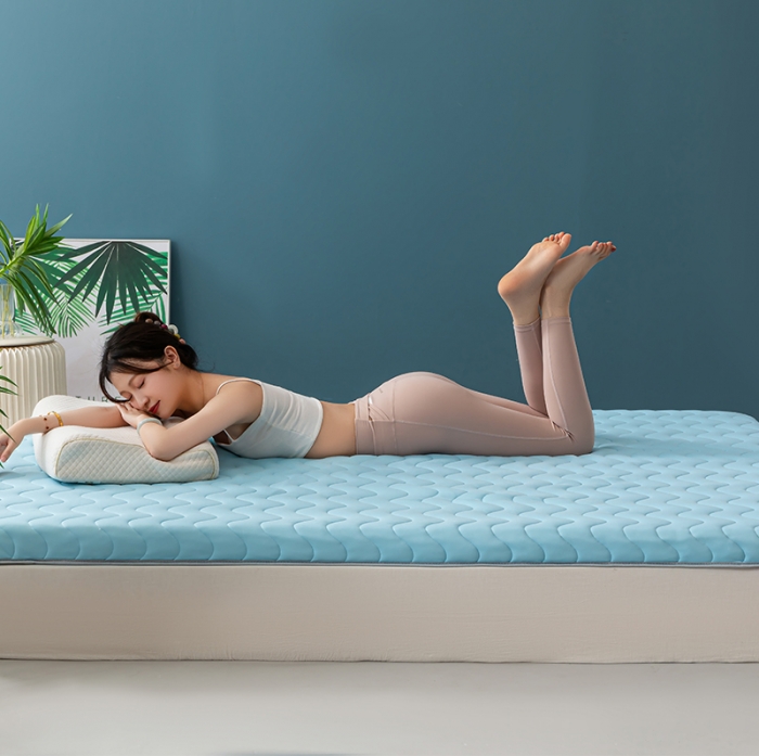91家纺网 家纺一手货源 找家纺 元昊 2025新款A类牛奶丝波浪款纯色乳胶学生床垫 波浪-元气浅蓝