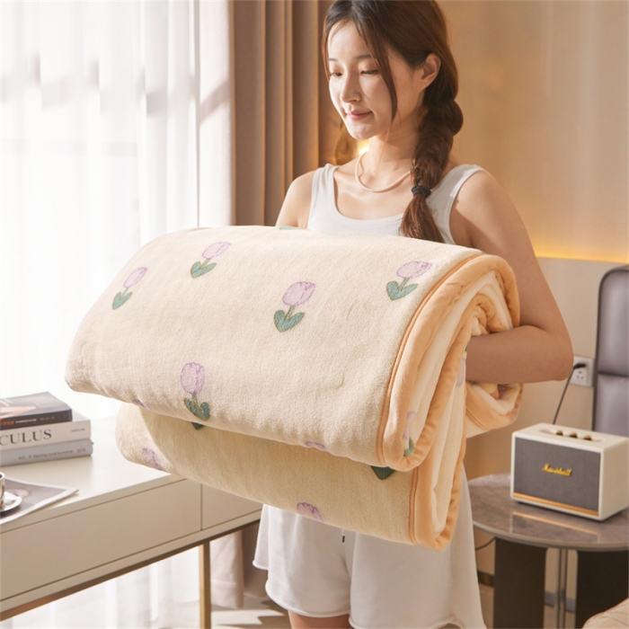 91家纺网 家纺一手货源 找家纺 古吉梦 2023新款A类双面小清新系列牛奶绒毛毯 牛奶绒毯-郁金香紫