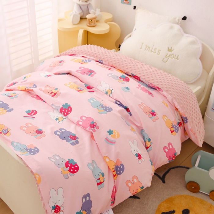 91家纺网 家纺一手货源 找家纺 鱼宝 2023新款全棉可拆洗豆豆被套 草莓小兔