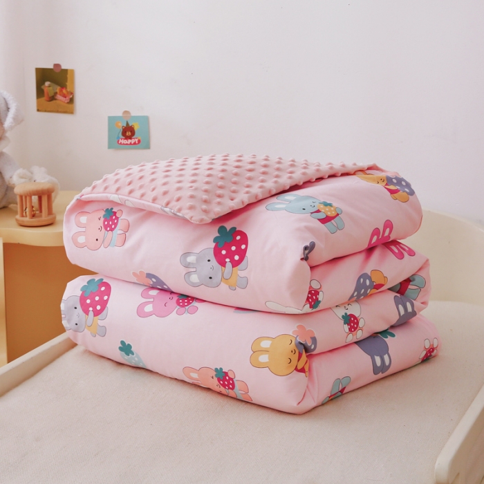 91家纺网 家纺一手货源 找家纺 鱼宝 2023新款全棉可拆洗豆豆被套 草莓小兔