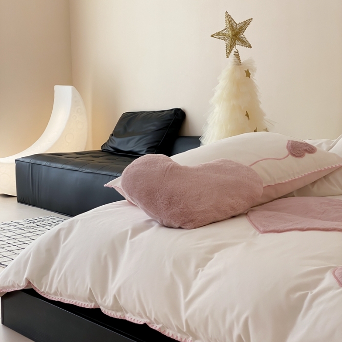 91家纺网 家纺一手货源 找家纺 星野 2023秋冬新款全棉加厚磨毛贴布绣四件套-可心 可心—奶白