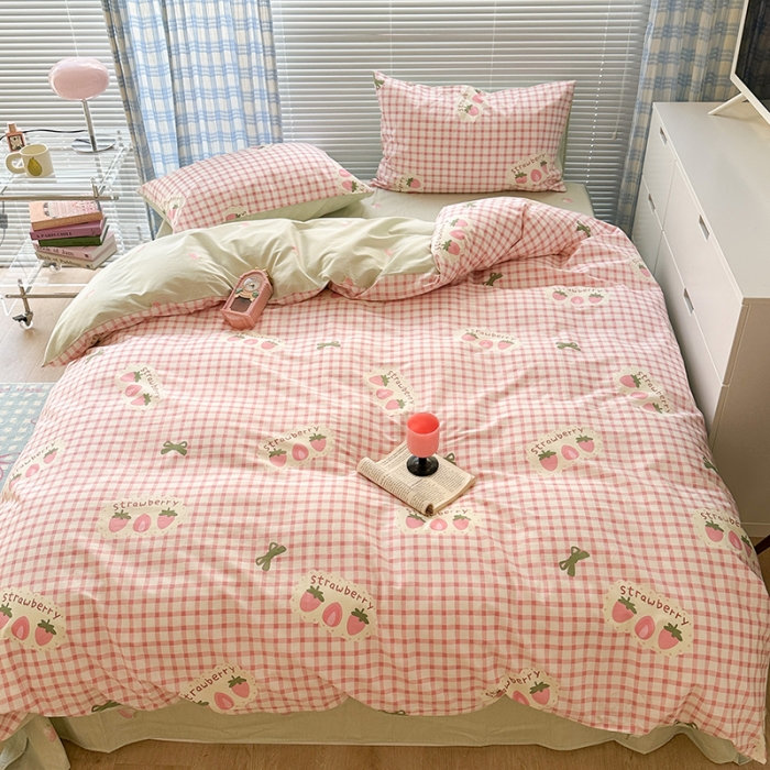 91家纺网 家纺一手货源 找家纺 昔可 2023新款全棉可爱动物卡通印花四件套 格子甜草莓