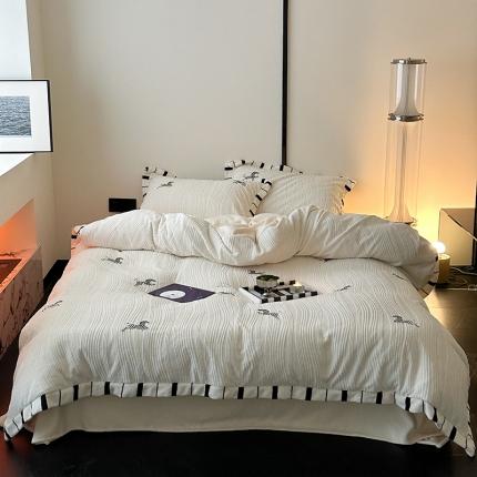 91家纺网 家纺一手货源 找家纺 （总）风向标 2023新款A类230克牛奶绒撞色宽边刺绣四件套-野柔