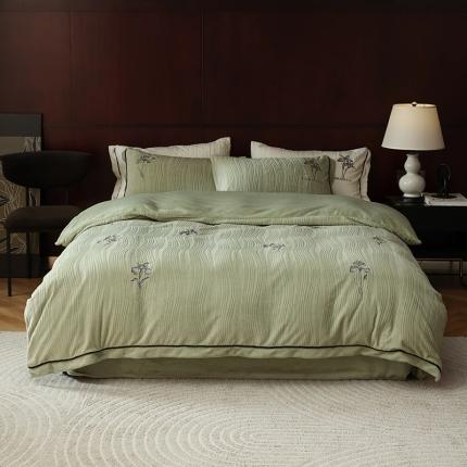 91家纺网 家纺一手货源 找家纺 风向标 新款A类高克重立体牛奶绒四件套-浮梦鸢尾法式实拍 浮梦鸢尾-灰绿