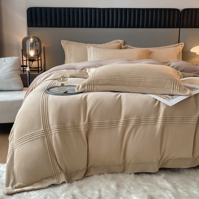 91家纺网 家纺一手货源 找家纺 米瑞娜 2024新款轻奢风埋绳款高克重牛奶绒四件套 美娜德-米咖浅米灰