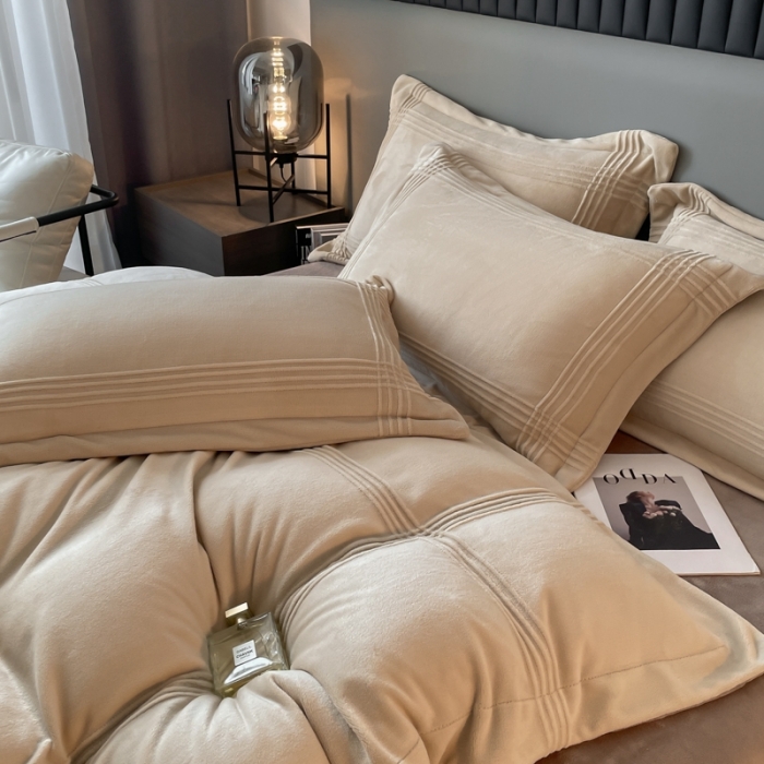 91家纺网 家纺一手货源 找家纺 米瑞娜 2024新款轻奢风埋绳款高克重牛奶绒四件套 美娜德-米咖浅米灰